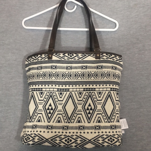 THIRTY-ONE NWT Aztec Tribal Southwest Tapestry Style Reversible Travel Bag - Picture 15 of 15